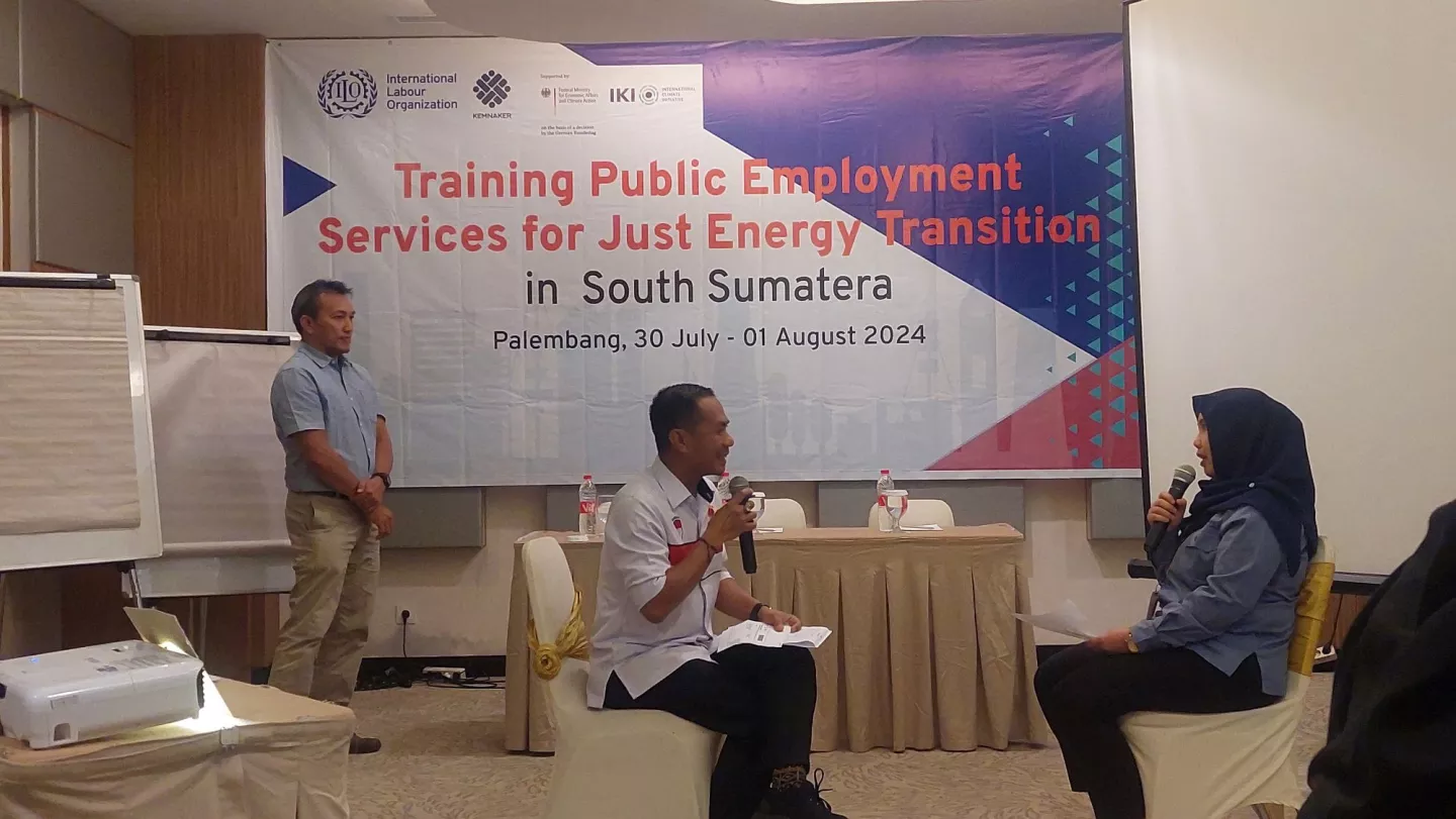 Participating public employment service officers are doing a role playing during a three-day training programme in East Kalimantan.